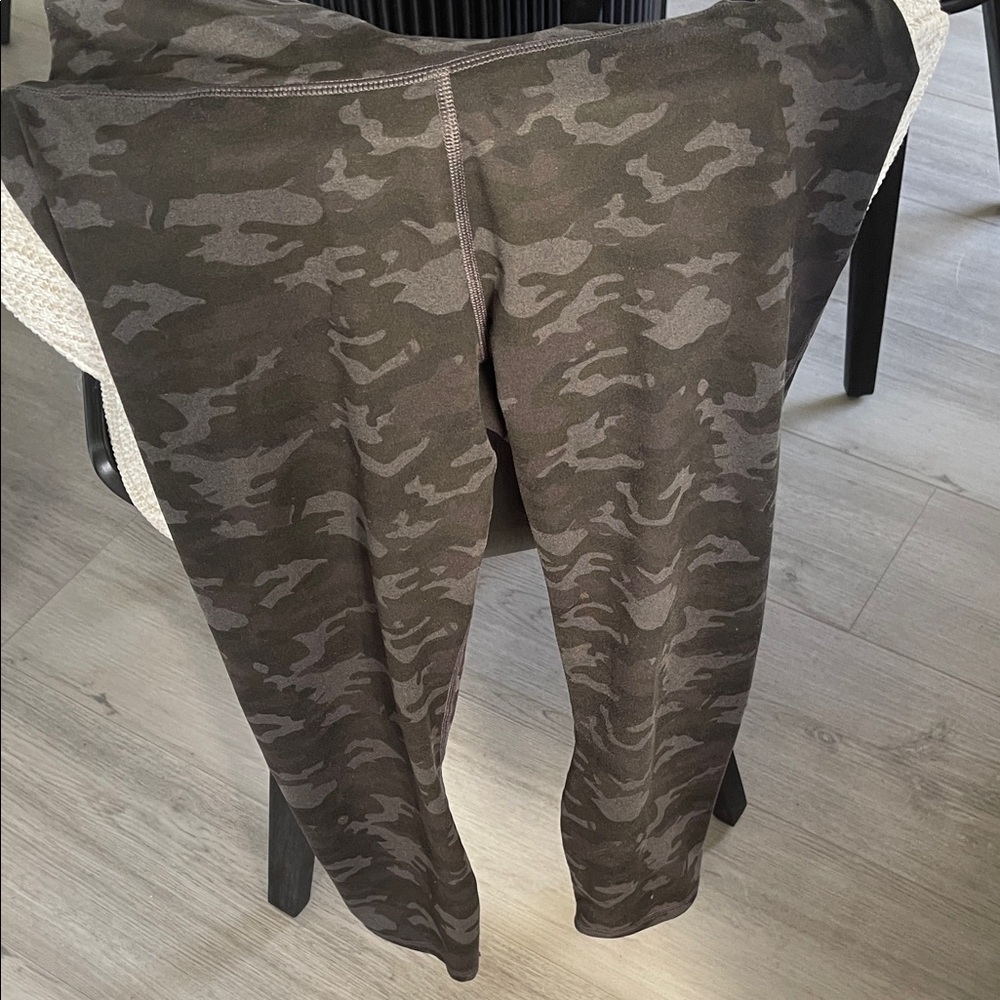 Fabletics Camouflage Leggings - Black and Gray relived